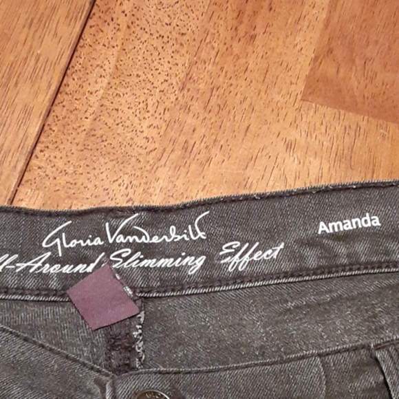 Gloria Vanderbilt Amanda fit jeans - Picture 2 of 3